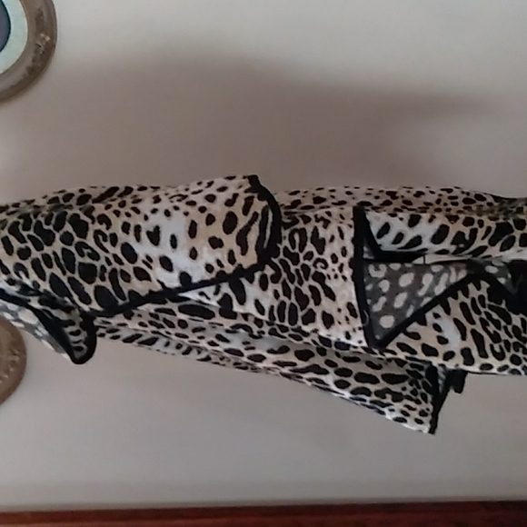 Nwot . Leopard wrap one size fits all - Picture 4 of 9